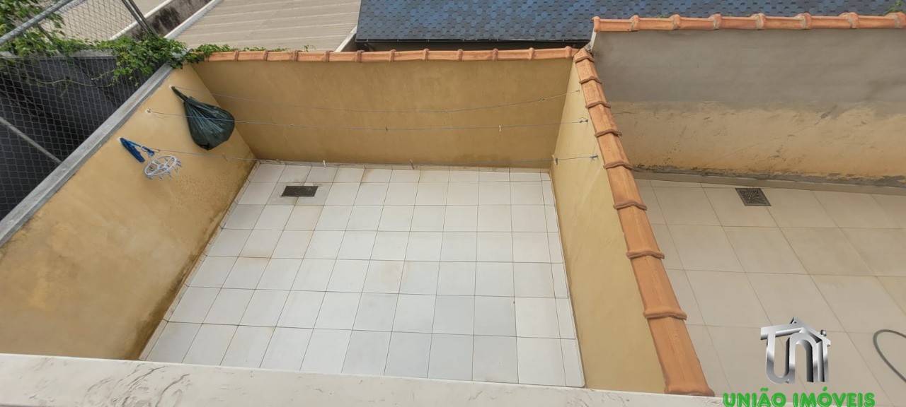 Charmosa Casa de 2 Quartos com 100m² no Jardins, Bragança Paulista-SP: Venda Imperdível!