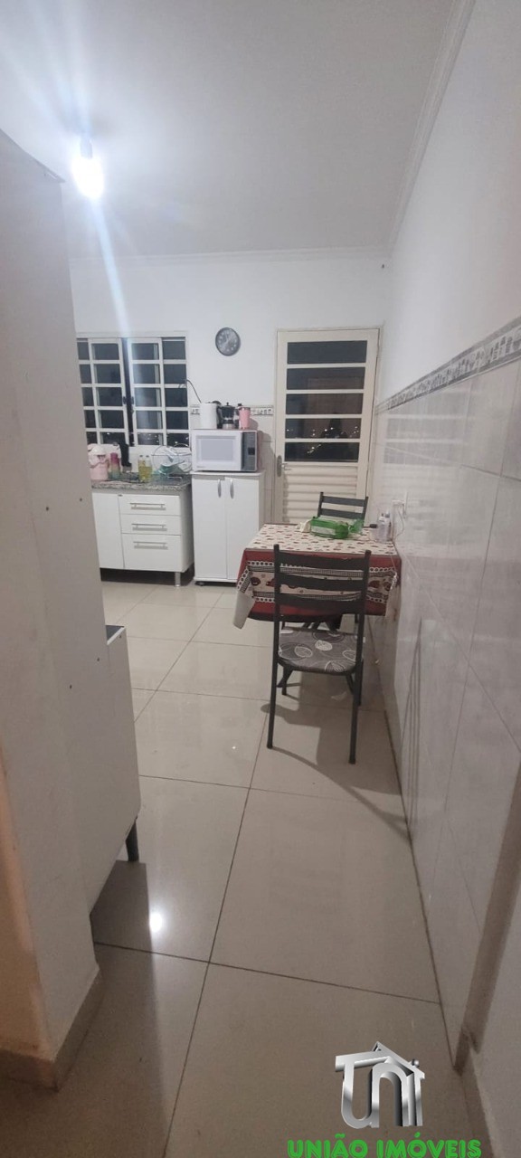 Charmosa Casa de 2 Quartos com 100m² no Jardins, Bragança Paulista-SP: Venda Imperdível!