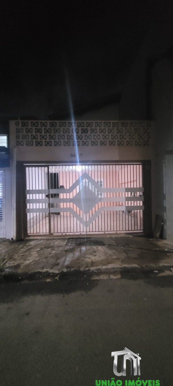 Charmosa Casa de 2 Quartos com 100m² no Jardins, Bragança Paulista-SP: Venda Imperdível!