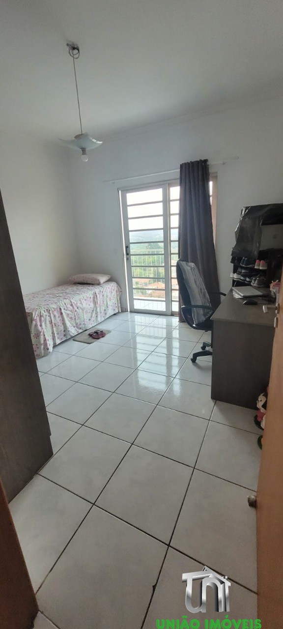Charmosa Casa de 2 Quartos com 100m² no Jardins, Bragança Paulista-SP: Venda Imperdível!