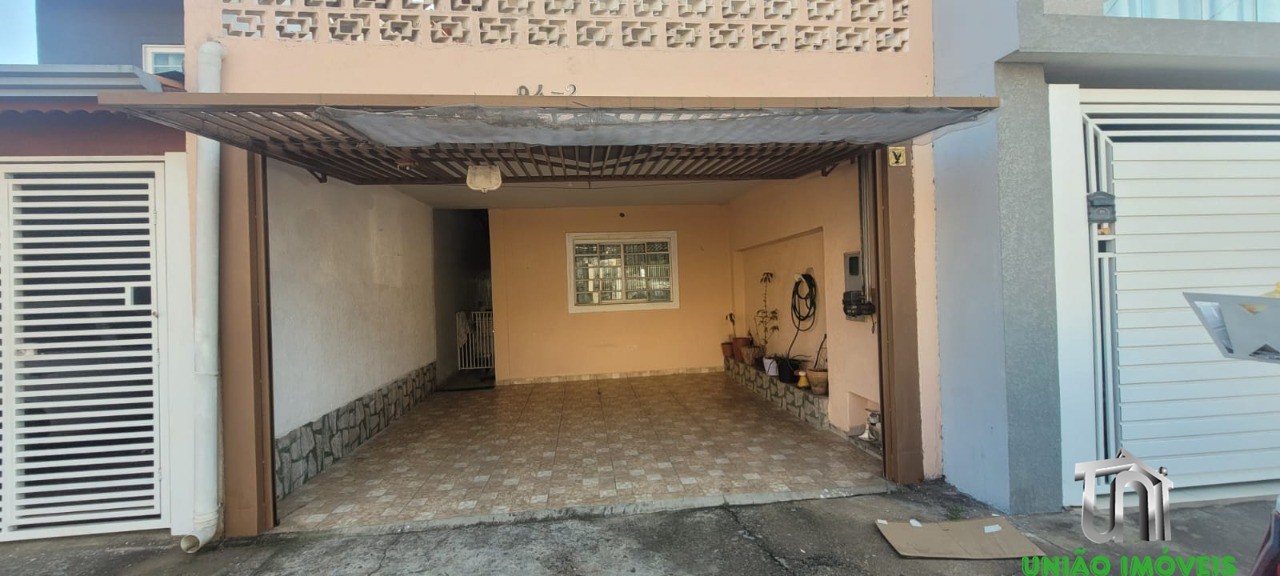Charmosa Casa de 2 Quartos com 100m² no Jardins, Bragança Paulista-SP: Venda Imperdível!