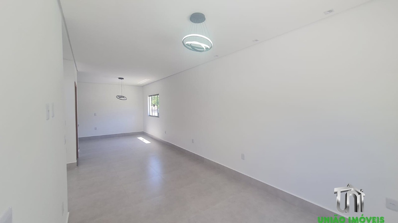 Residência de luxo no santa luzia: casa com 2 suítes, 3 vaga