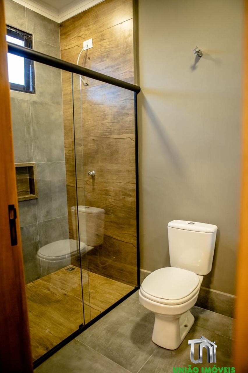 Imperdível! Casa à venda no Jardim Lago do Moinho em Bragança Paulista-SP, com 3 quartos, 1 suíte, 1 sala, churrasqueira e piscina.