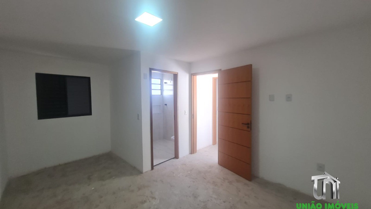 Casa de Luxo à Venda ou Locação em Bragança Paulista-SP, Bairro Santa Luzia! 2 Suítes, Sala Ampla, 3 Vagas de Garagem. Venha Conferir!