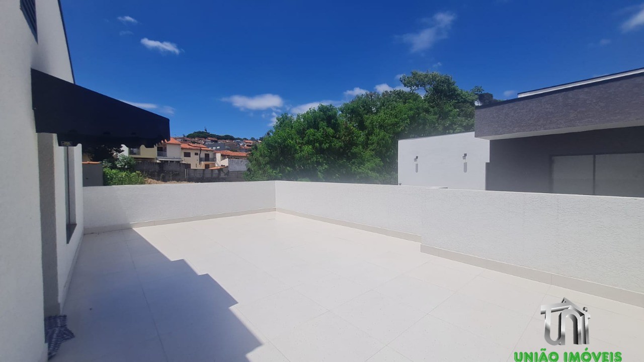 Casa de Luxo à Venda ou Locação em Bragança Paulista-SP, Bairro Santa Luzia! 2 Suítes, Sala Ampla, 3 Vagas de Garagem. Venha Conferir!