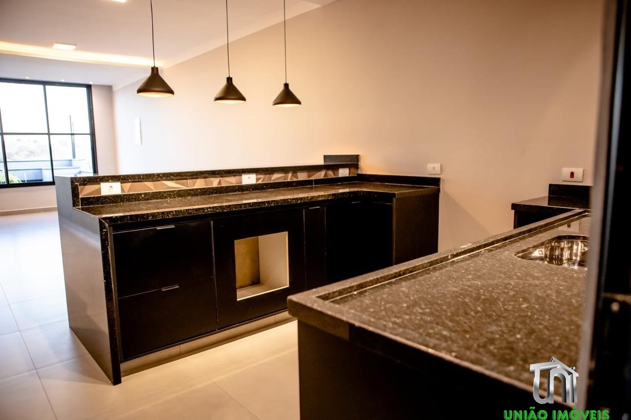 Imperdível! Casa à venda no Jardim Lago do Moinho em Bragança Paulista-SP, com 3 quartos, 1 suíte, 1 sala, churrasqueira e piscina.