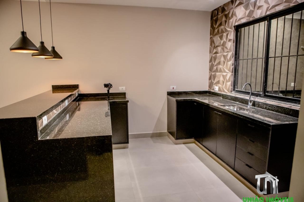 Imperdível! Casa à venda no Jardim Lago do Moinho em Bragança Paulista-SP, com 3 quartos, 1 suíte, 1 sala, churrasqueira e piscina.