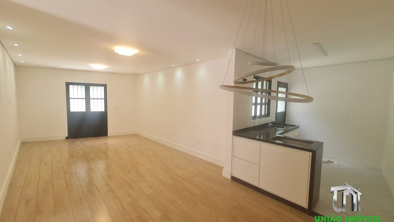Residência de Luxo no Santa Luzia: Casa com 2 Suítes, 3 Vagas e 200m² em Bragança Paulista-SP!