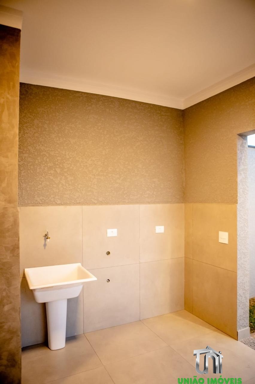 Imperdível! Casa à venda no Jardim Lago do Moinho em Bragança Paulista-SP, com 3 quartos, 1 suíte, 1 sala, churrasqueira e piscina.