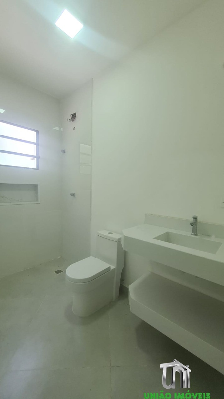 Residência de Luxo no Santa Luzia: Casa com 2 Suítes, 3 Vagas e 200m² em Bragança Paulista-SP!