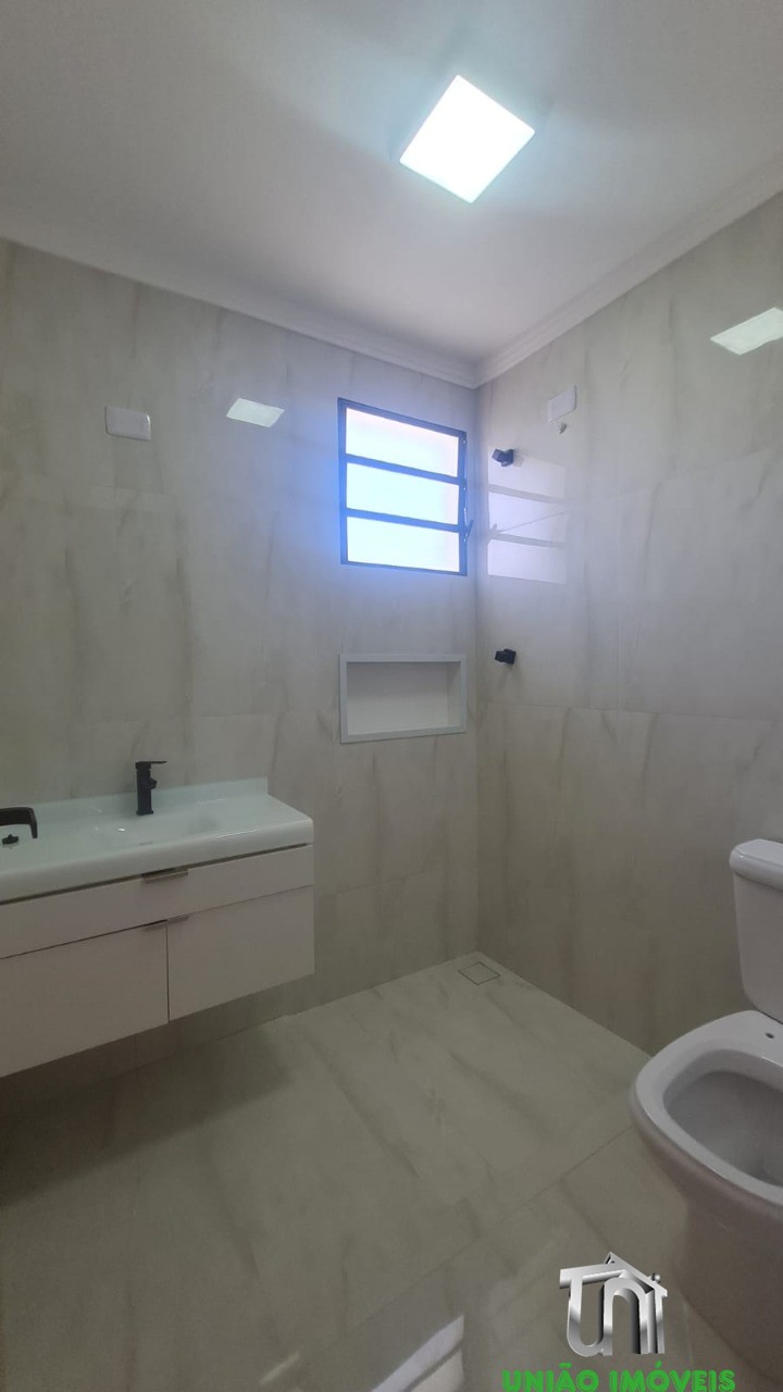 Residência de luxo no santa luzia: casa com 2 suítes, 3 vaga