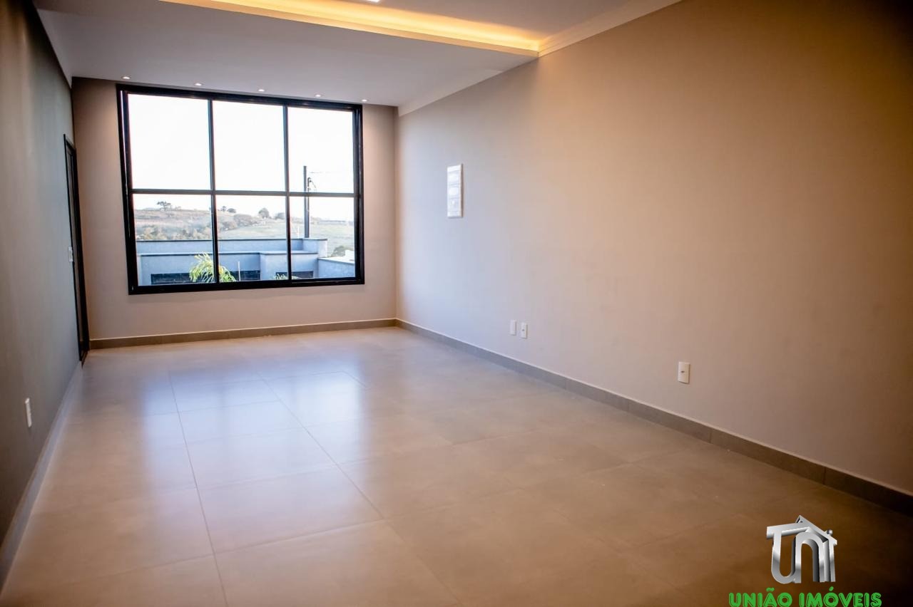 Imperdível! Casa à venda no Jardim Lago do Moinho em Bragança Paulista-SP, com 3 quartos, 1 suíte, 1 sala, churrasqueira e piscina.