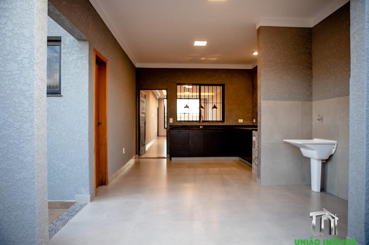Imperdível! Casa à venda no Jardim Lago do Moinho em Bragança Paulista-SP, com 3 quartos, 1 suíte, 1 sala, churrasqueira e piscina.