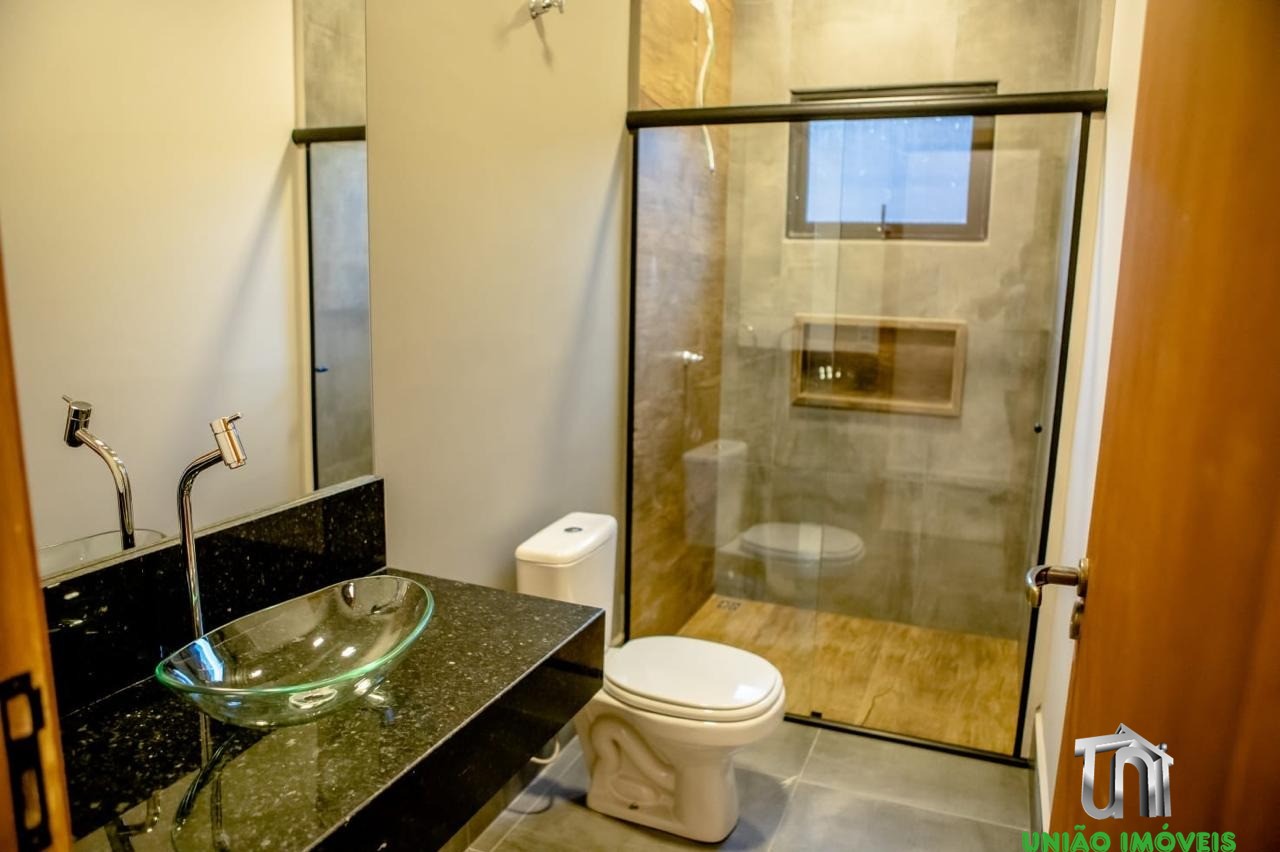 Imperdível! Casa à venda no Jardim Lago do Moinho em Bragança Paulista-SP, com 3 quartos, 1 suíte, 1 sala, churrasqueira e piscina.