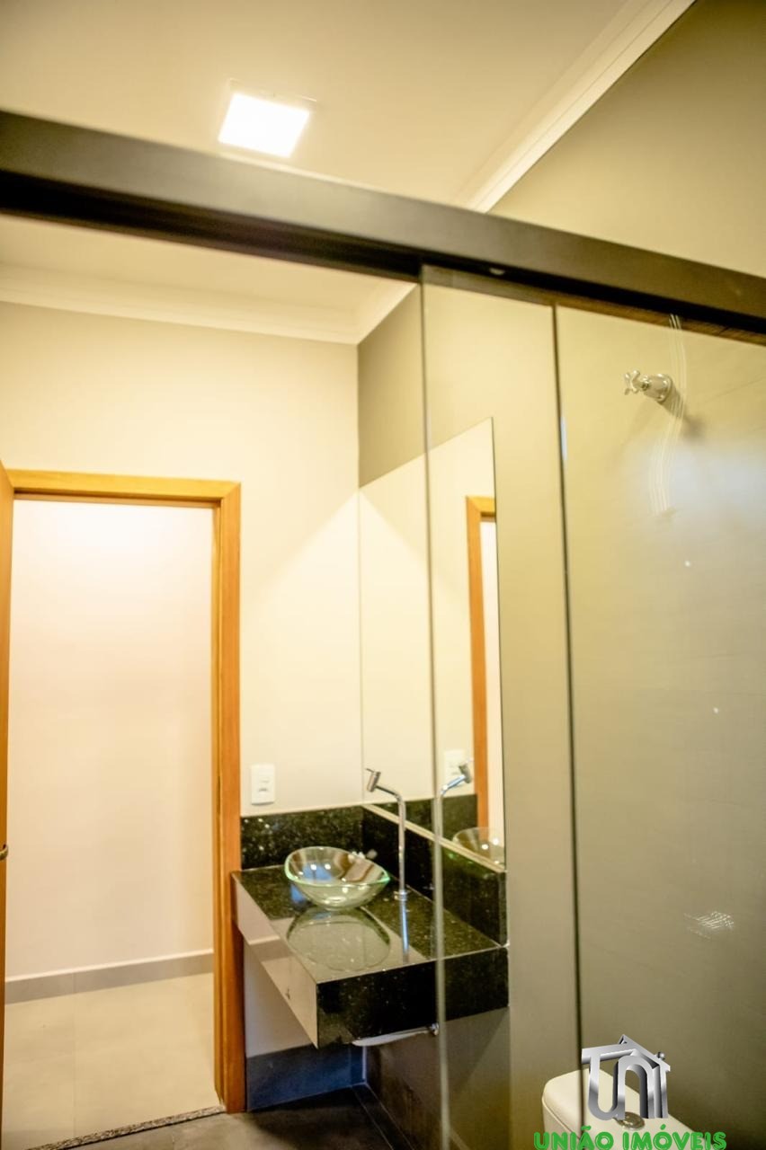 Imperdível! Casa à venda no Jardim Lago do Moinho em Bragança Paulista-SP, com 3 quartos, 1 suíte, 1 sala, churrasqueira e piscina.