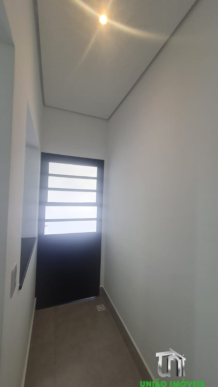 Residência de luxo no santa luzia: casa com 2 suítes, 3 vaga