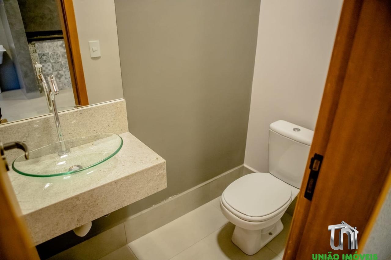 Imperdível! Casa à venda no Jardim Lago do Moinho em Bragança Paulista-SP, com 3 quartos, 1 suíte, 1 sala, churrasqueira e piscina.
