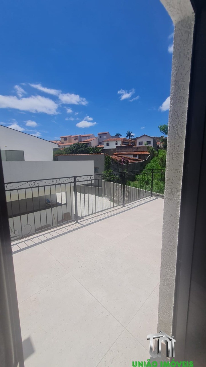 Residência de Luxo no Santa Luzia: Casa com 2 Suítes, 3 Vagas e 200m² em Bragança Paulista-SP!