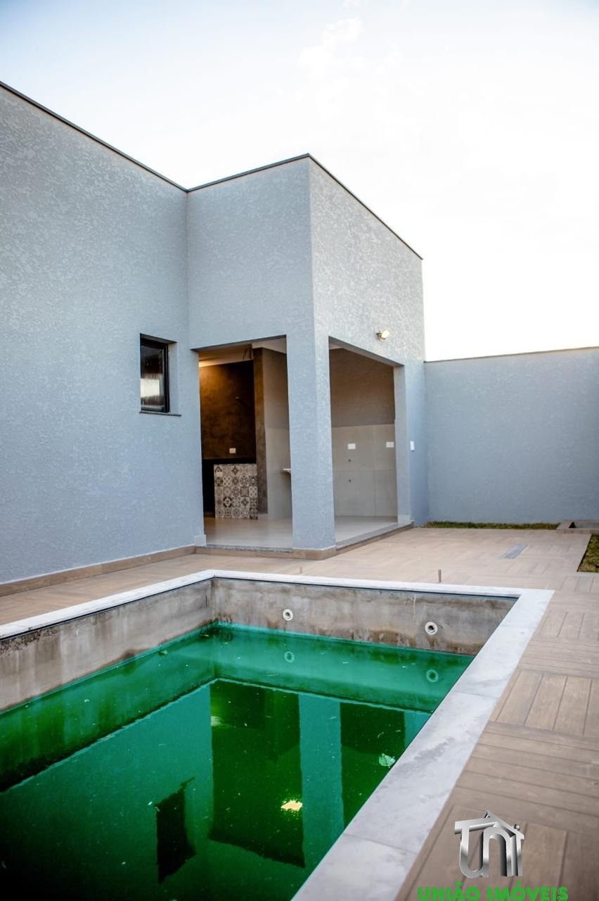Imperdível! Casa à venda no Jardim Lago do Moinho em Bragança Paulista-SP, com 3 quartos, 1 suíte, 1 sala, churrasqueira e piscina.