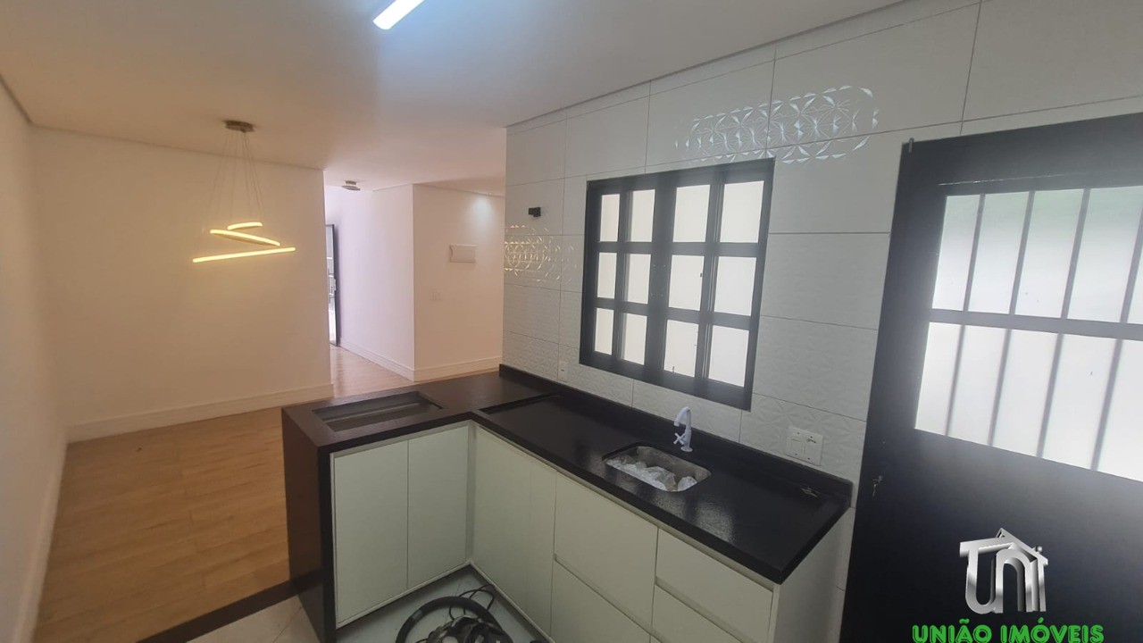 Residência de Luxo no Santa Luzia: Casa com 2 Suítes, 3 Vagas e 200m² em Bragança Paulista-SP!