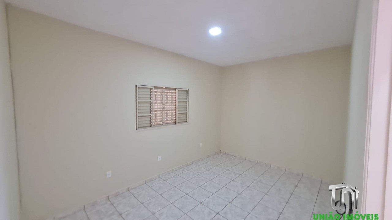 Imóvel de alto padrão à venda em localização privilegiada: Casa com 3 quartos, 1 sala, 1 banheiro, 3 vagas de garagem.