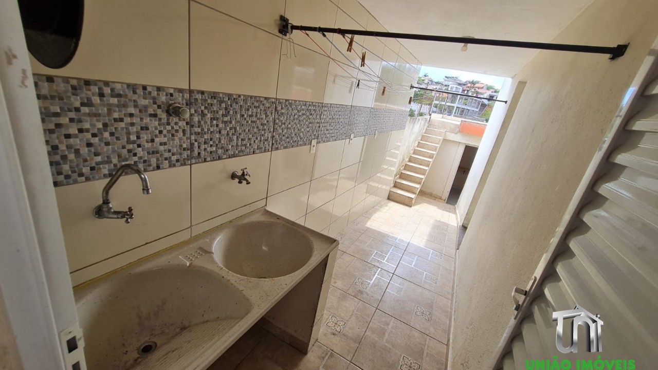 Imóvel de alto padrão à venda em localização privilegiada: Casa com 3 quartos, 1 sala, 1 banheiro, 3 vagas de garagem.