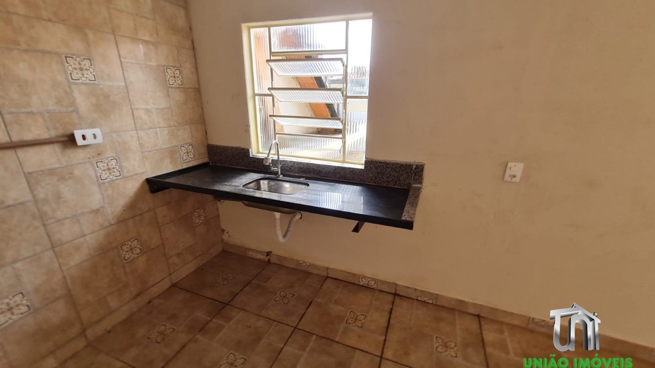 Imóvel de alto padrão à venda em localização privilegiada: Casa com 3 quartos, 1 sala, 1 banheiro, 3 vagas de garagem.