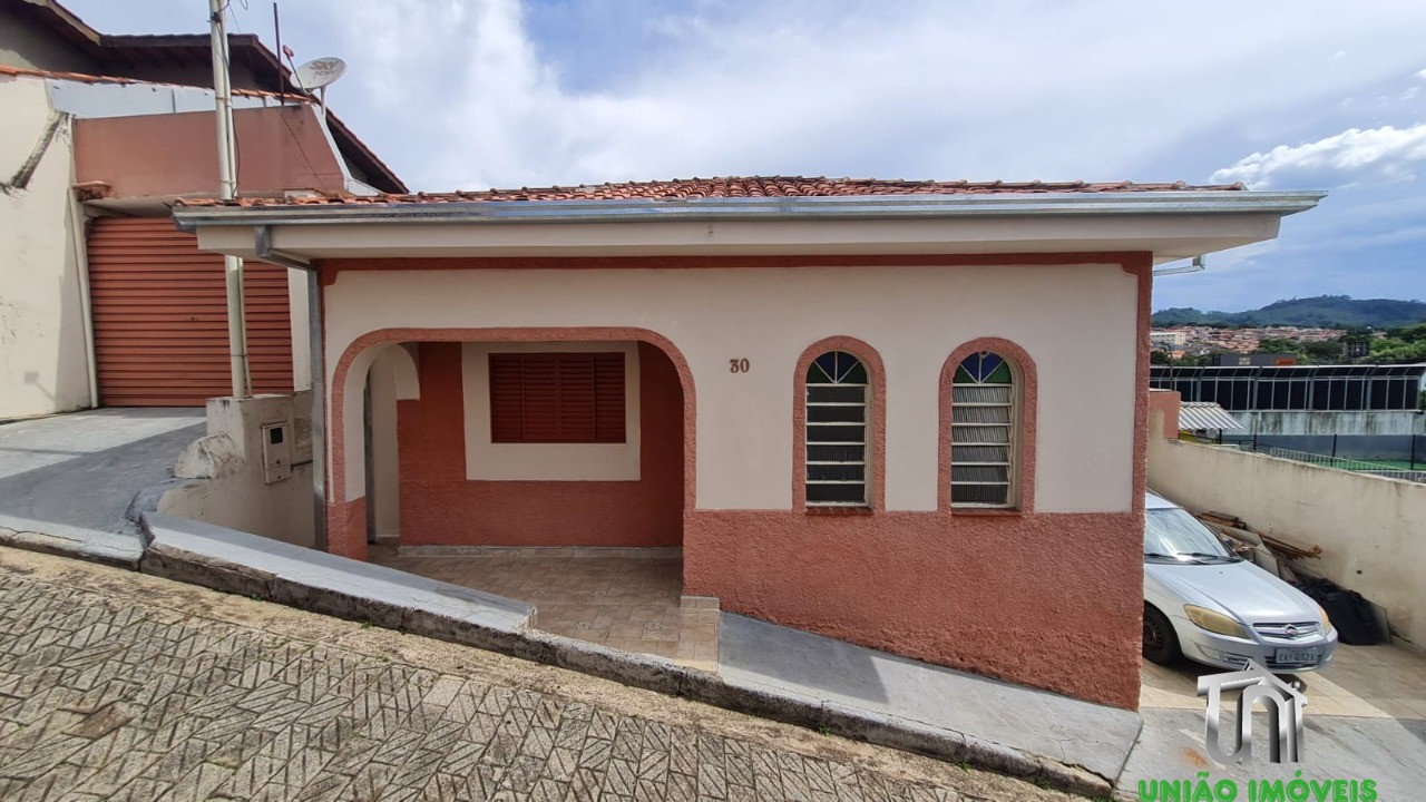 Imóvel de alto padrão à venda em localização privilegiada: Casa com 3 quartos, 1 sala, 1 banheiro, 3 vagas de garagem.