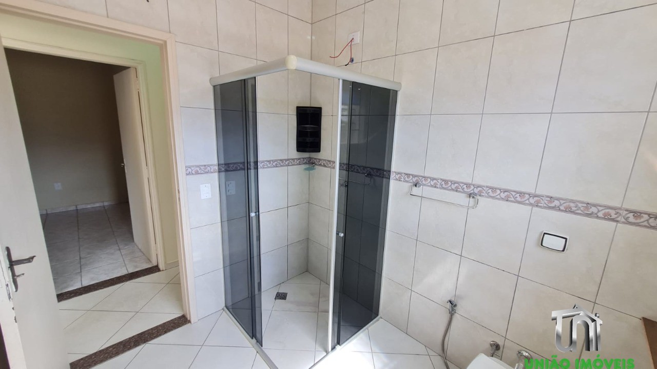 Imóvel de alto padrão à venda em localização privilegiada: Casa com 3 quartos, 1 sala, 1 banheiro, 3 vagas de garagem.