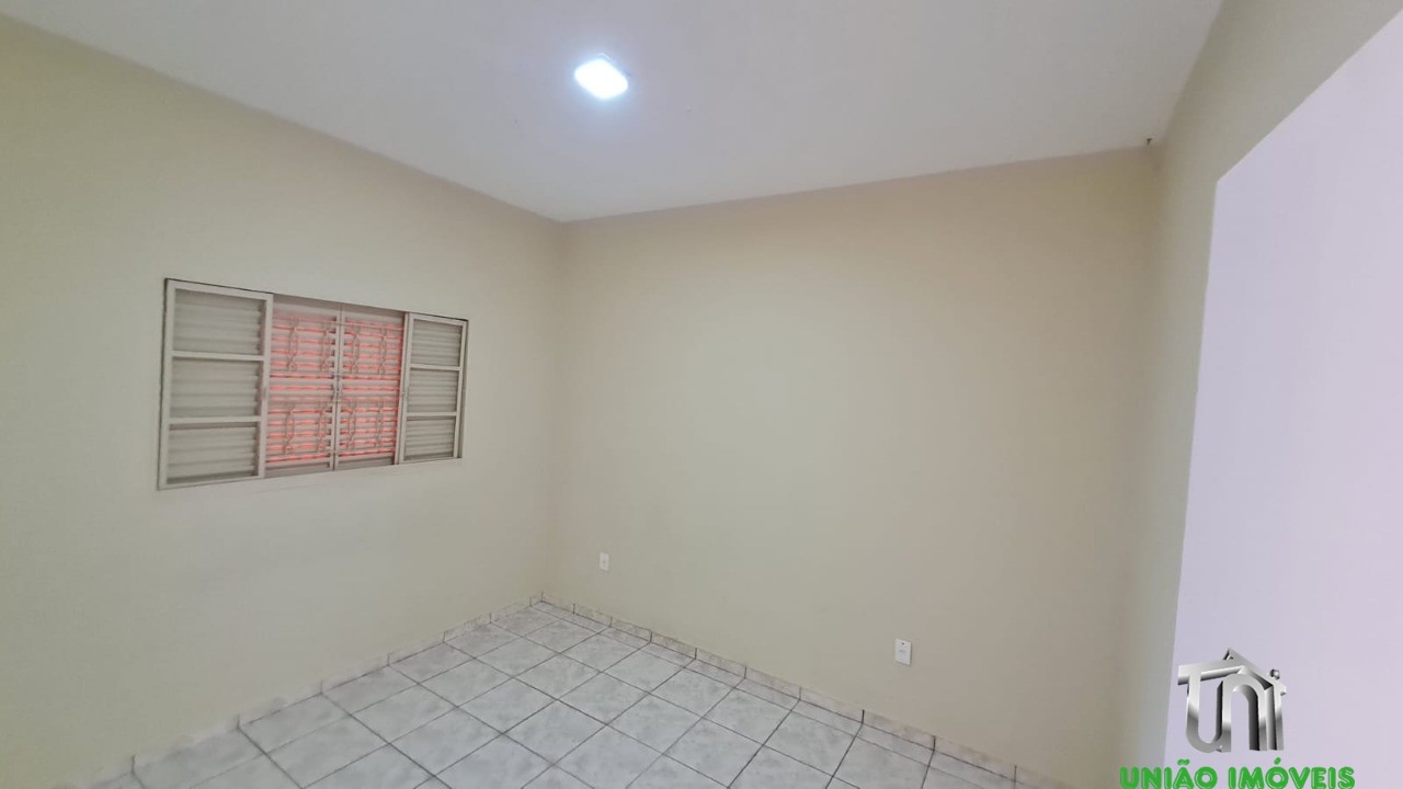 Imóvel de alto padrão à venda em localização privilegiada: Casa com 3 quartos, 1 sala, 1 banheiro, 3 vagas de garagem.