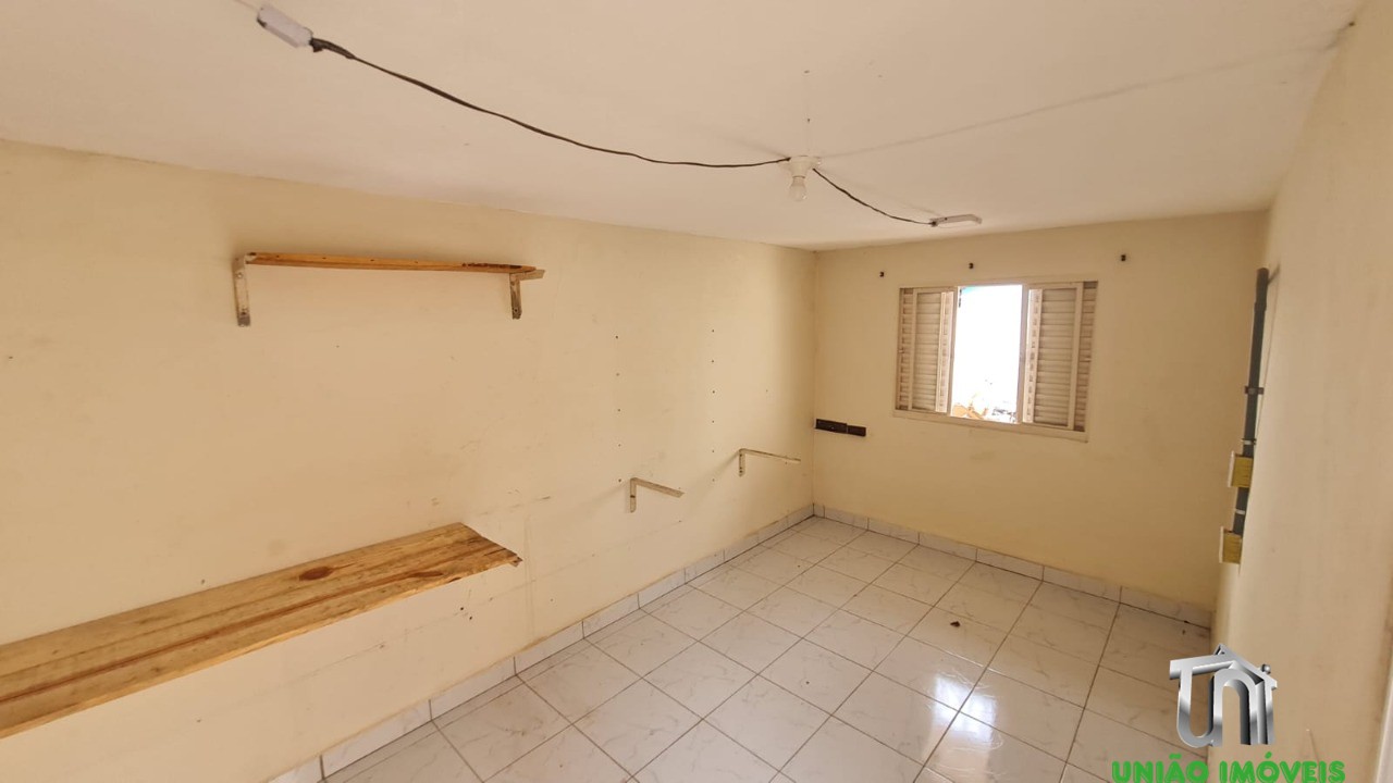 Imóvel de alto padrão à venda em localização privilegiada: Casa com 3 quartos, 1 sala, 1 banheiro, 3 vagas de garagem.