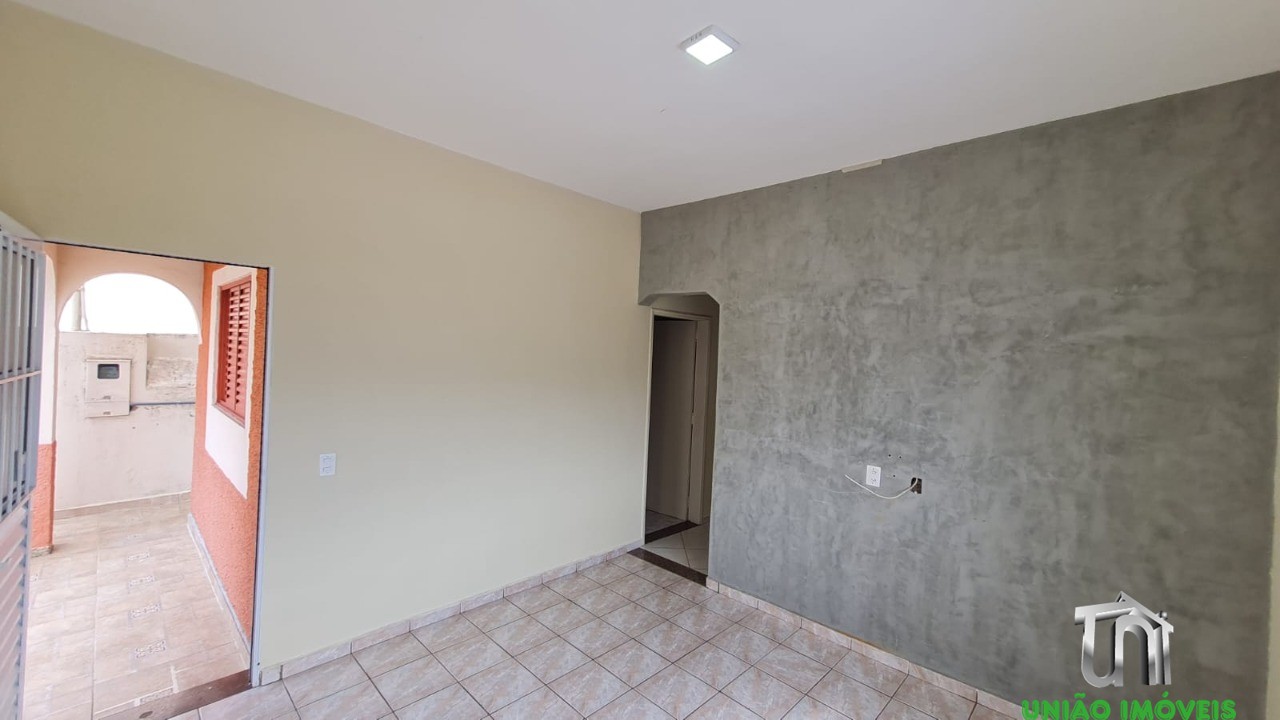 Imóvel de alto padrão à venda em localização privilegiada: Casa com 3 quartos, 1 sala, 1 banheiro, 3 vagas de garagem.