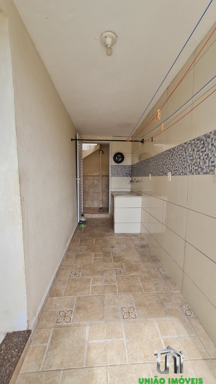 Imóvel de alto padrão à venda em localização privilegiada: Casa com 3 quartos, 1 sala, 1 banheiro, 3 vagas de garagem.