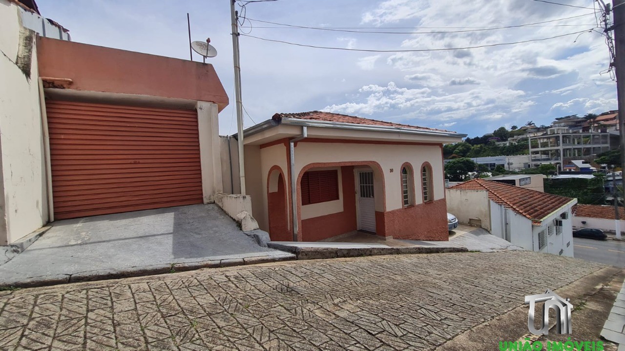 Imóvel de alto padrão à venda em localização privilegiada: Casa com 3 quartos, 1 sala, 1 banheiro, 3 vagas de garagem.