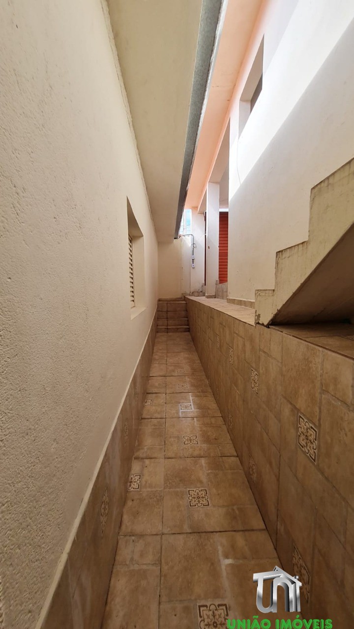 Imóvel de alto padrão à venda em localização privilegiada: Casa com 3 quartos, 1 sala, 1 banheiro, 3 vagas de garagem.