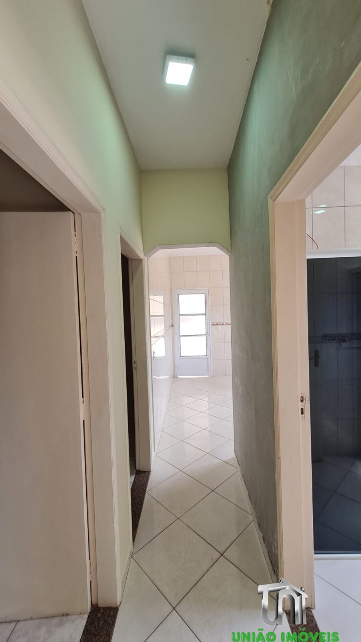 Imóvel de alto padrão à venda em localização privilegiada: Casa com 3 quartos, 1 sala, 1 banheiro, 3 vagas de garagem.