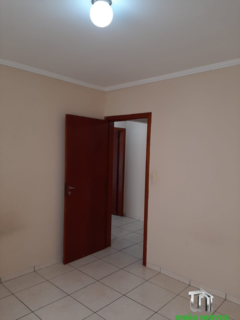 Casa à venda em Bragança Paulista-SP: 2 quartos, 1 sala, 2 banheiros, 2 vagas. Conforto e praticidade para sua família!