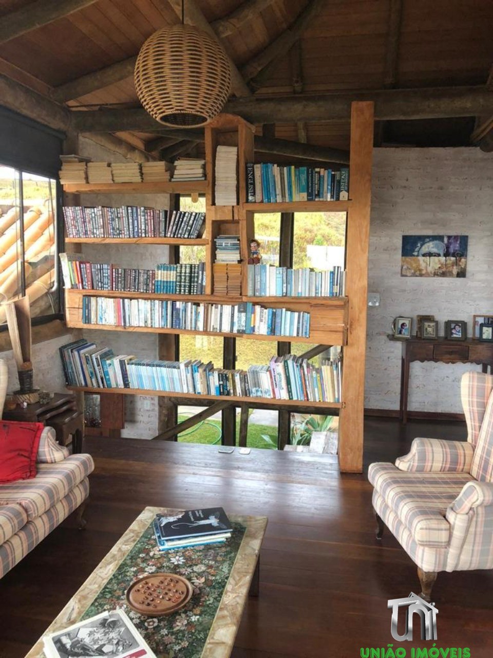 Chácara à venda em Bragança Paulista-SP: 3 quartos, suíte, vista deslumbrante em Jardim Panorama II. Venha conhecer!