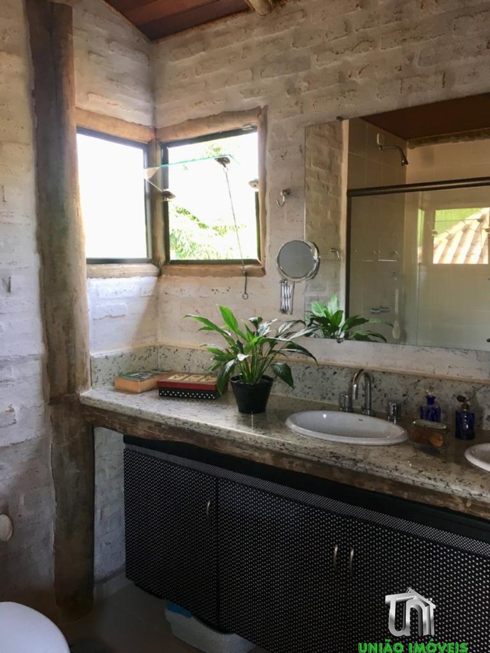 Chácara à venda em Bragança Paulista-SP: 3 quartos, suíte, vista deslumbrante em Jardim Panorama II. Venha conhecer!