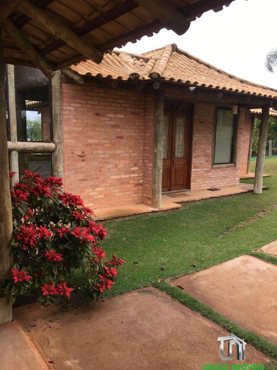 Chácara à venda em Bragança Paulista-SP: 3 quartos, suíte, vista deslumbrante em Jardim Panorama II. Venha conhecer!