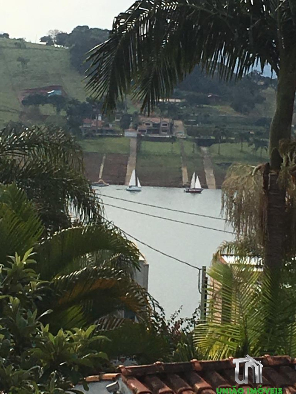 Chácara à venda em Bragança Paulista-SP: 3 quartos, suíte, vista deslumbrante em Jardim Panorama II. Venha conhecer!
