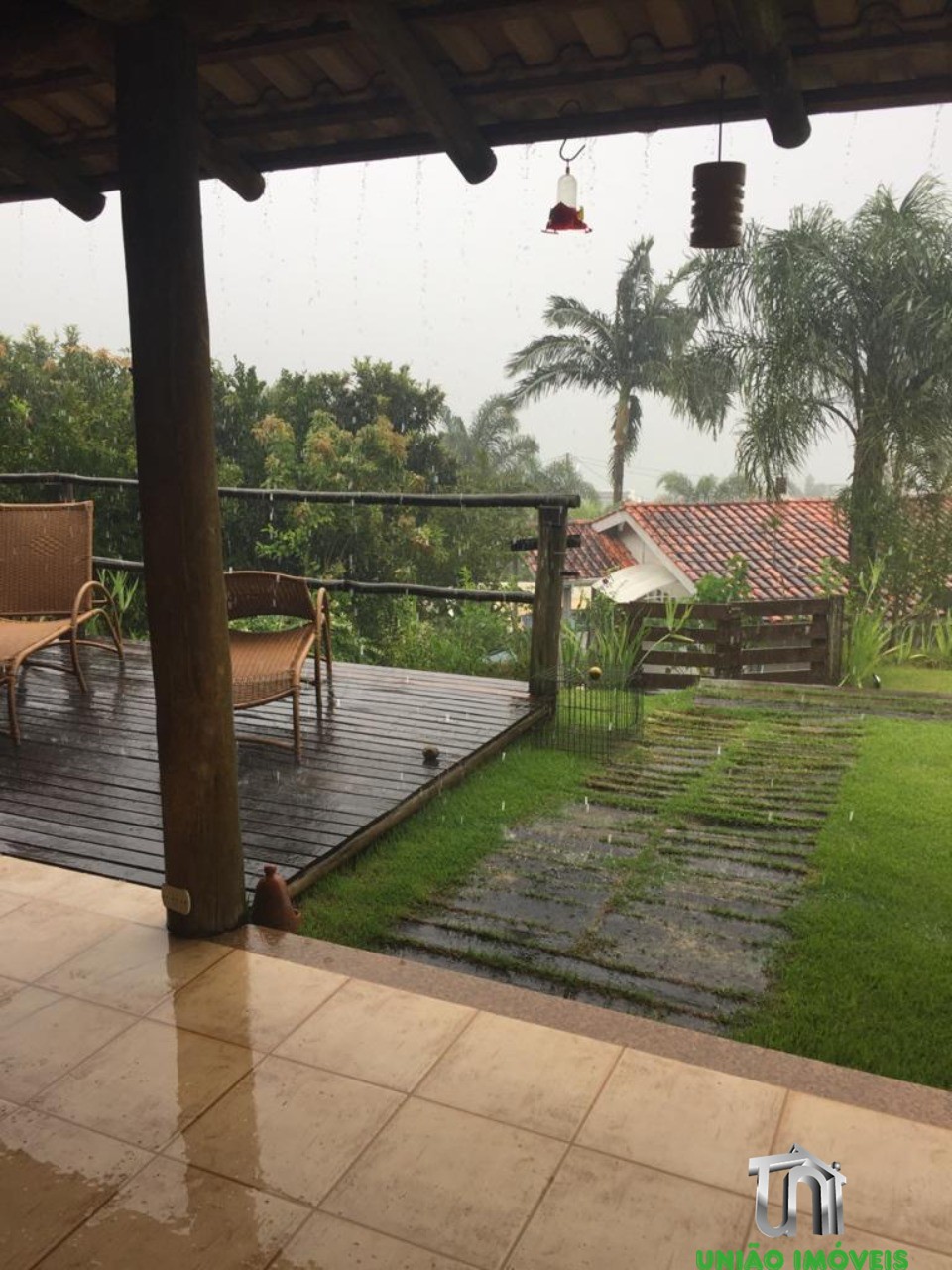 Chácara à venda em Bragança Paulista-SP: 3 quartos, suíte, vista deslumbrante em Jardim Panorama II. Venha conhecer!