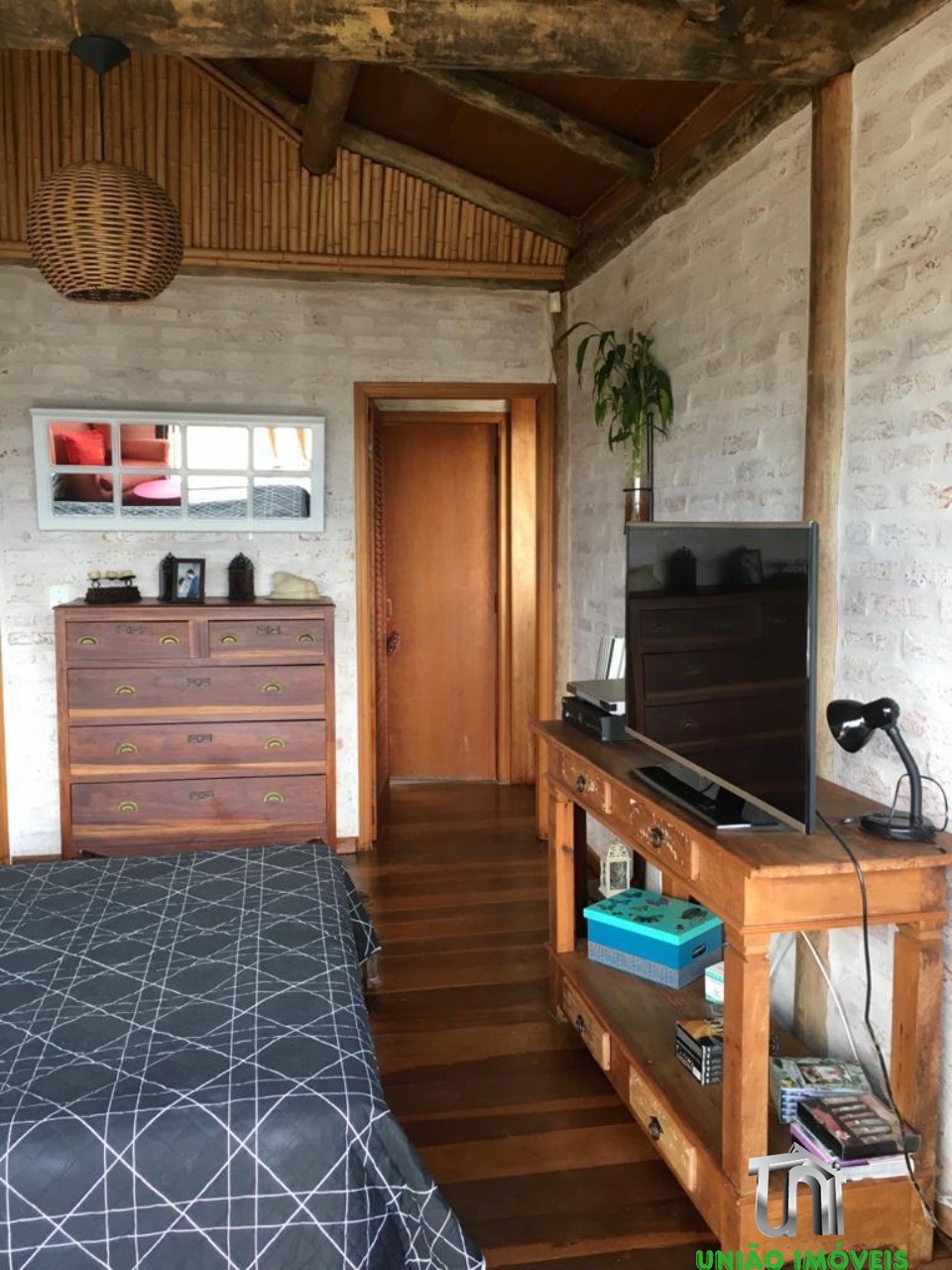 Chácara à venda em Bragança Paulista-SP: 3 quartos, suíte, vista deslumbrante em Jardim Panorama II. Venha conhecer!