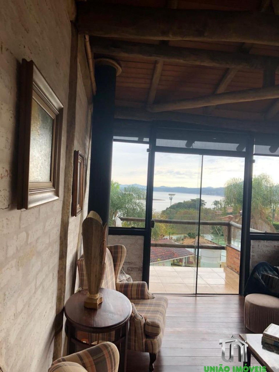 Chácara à venda em Bragança Paulista-SP: 3 quartos, suíte, vista deslumbrante em Jardim Panorama II. Venha conhecer!