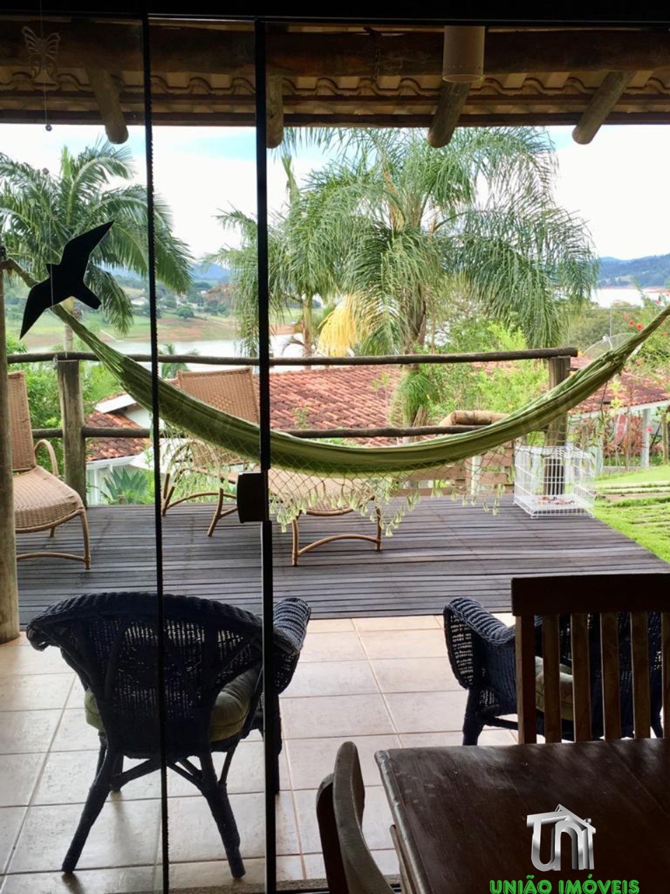 Chácara à venda em Bragança Paulista-SP: 3 quartos, suíte, vista deslumbrante em Jardim Panorama II. Venha conhecer!