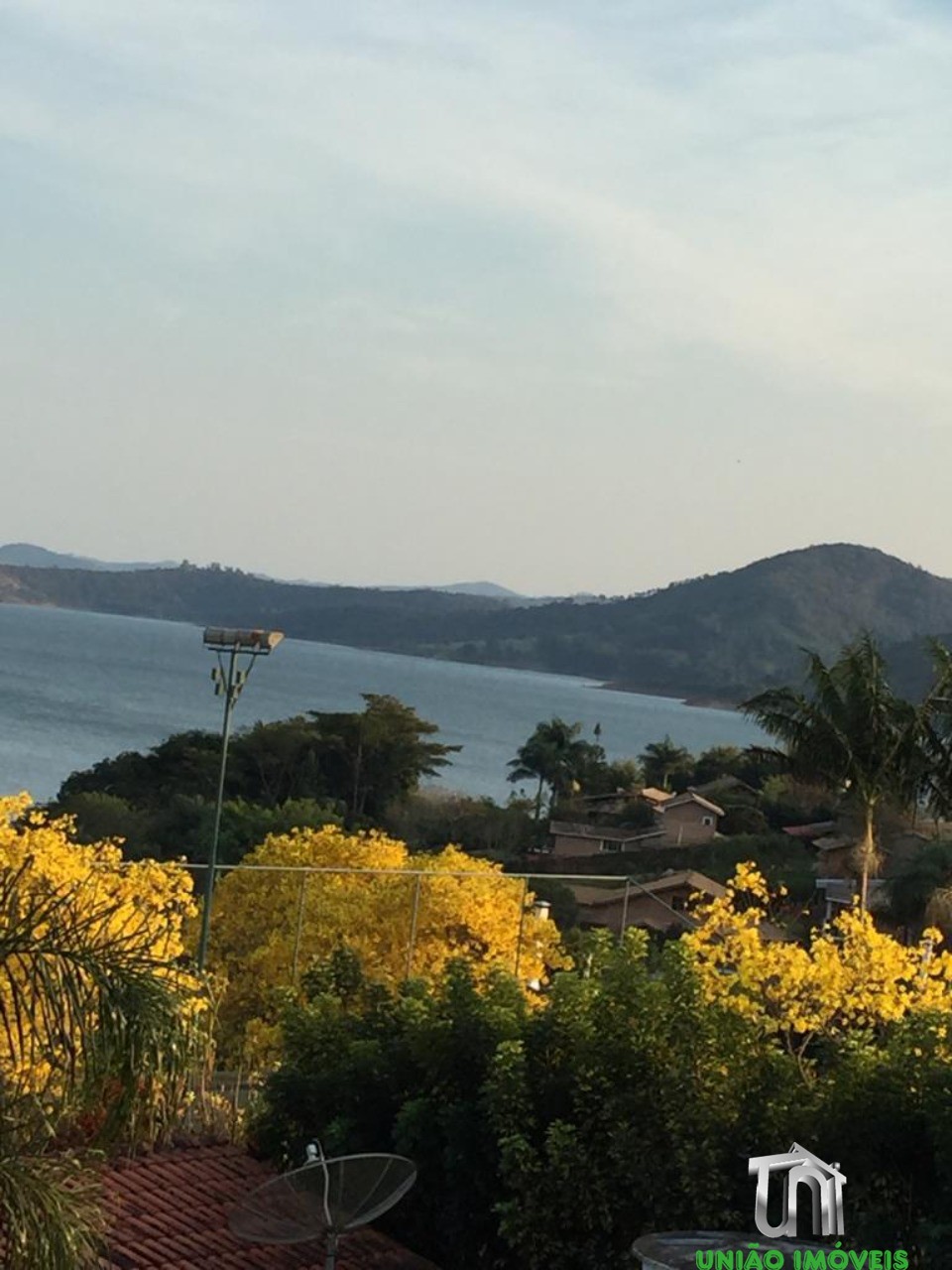 Chácara à venda em Bragança Paulista-SP: 3 quartos, suíte, vista deslumbrante em Jardim Panorama II. Venha conhecer!