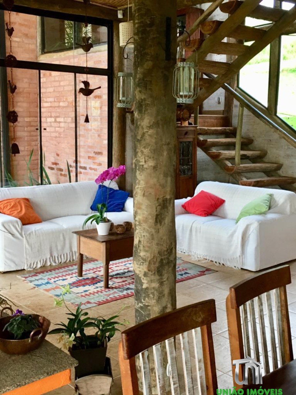 Chácara à venda em Bragança Paulista-SP: 3 quartos, suíte, vista deslumbrante em Jardim Panorama II. Venha conhecer!