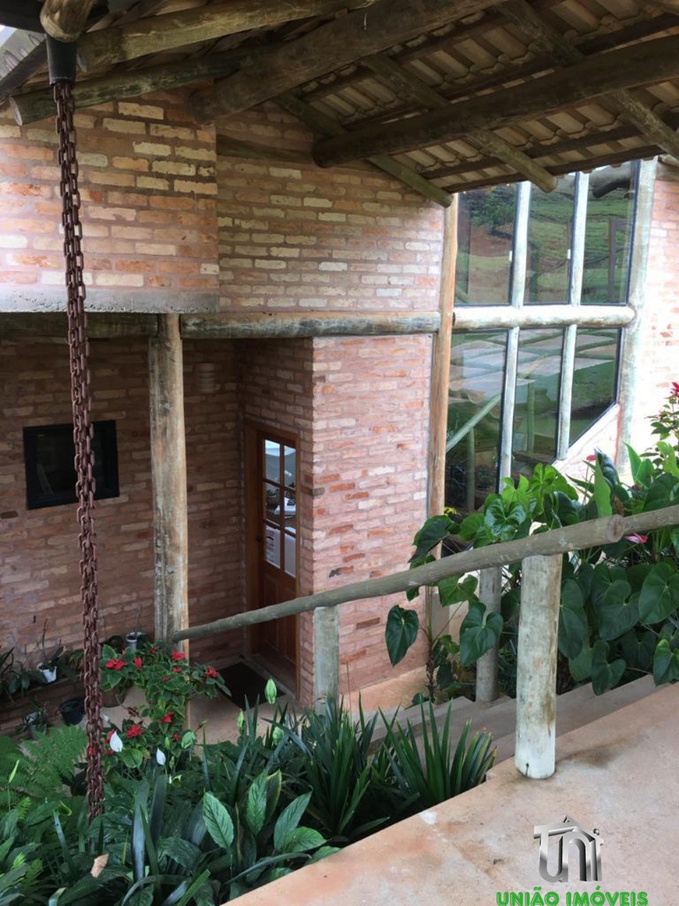 Chácara à venda em Bragança Paulista-SP: 3 quartos, suíte, vista deslumbrante em Jardim Panorama II. Venha conhecer!