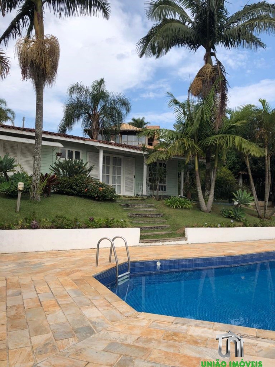 Chácara charmosa na represa: Venda ou Locação em Bragança Paulista-SP, Jardim Panorama II. 3 quartos, 1 suíte, 2 salas, 2 banheiros, 5 vagas, 175,10 m².