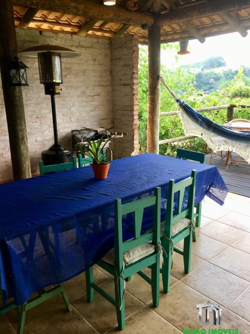 Chácara à venda em Bragança Paulista-SP: 3 quartos, suíte, vista deslumbrante em Jardim Panorama II. Venha conhecer!